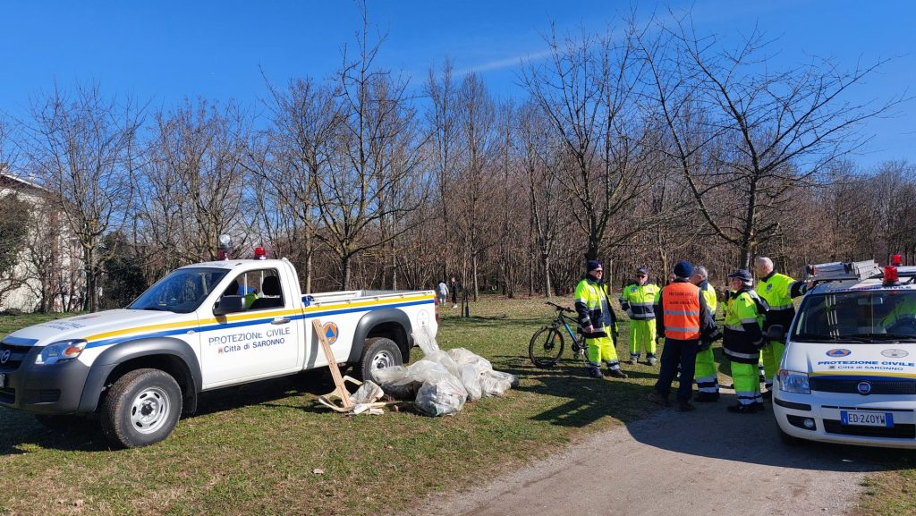 10 sacchi rifiuti raccolti a saronno